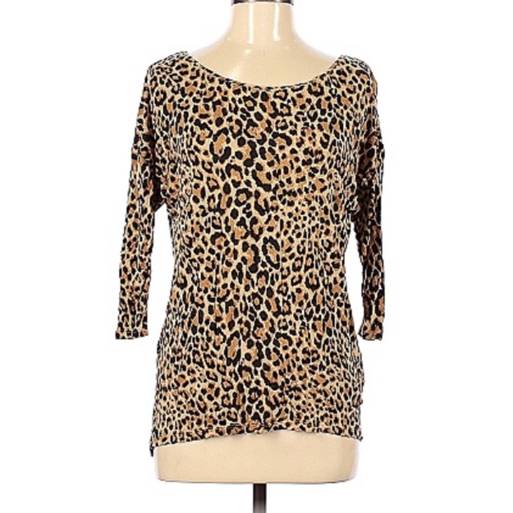Divided Women’s top, Sz 12, Scoop neck, 3/4 sleeves,22”Chest, 24”L, animal print